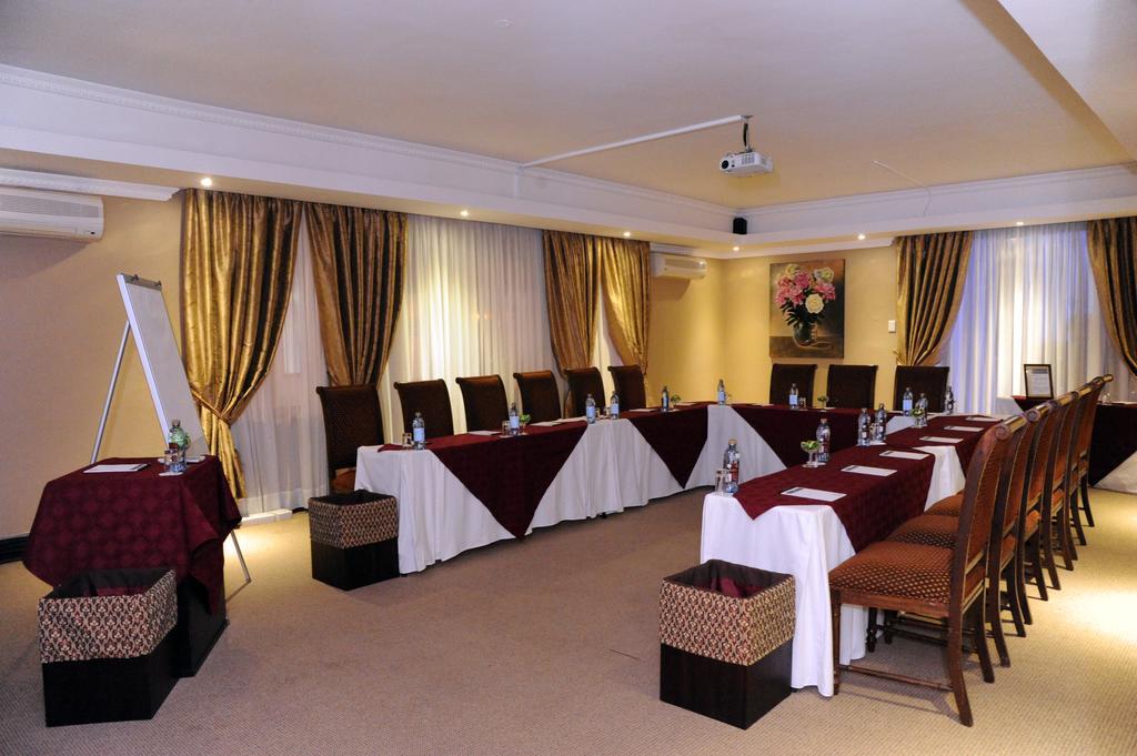 Anta Boga Hotel Блоемфонтейн Екстериор снимка